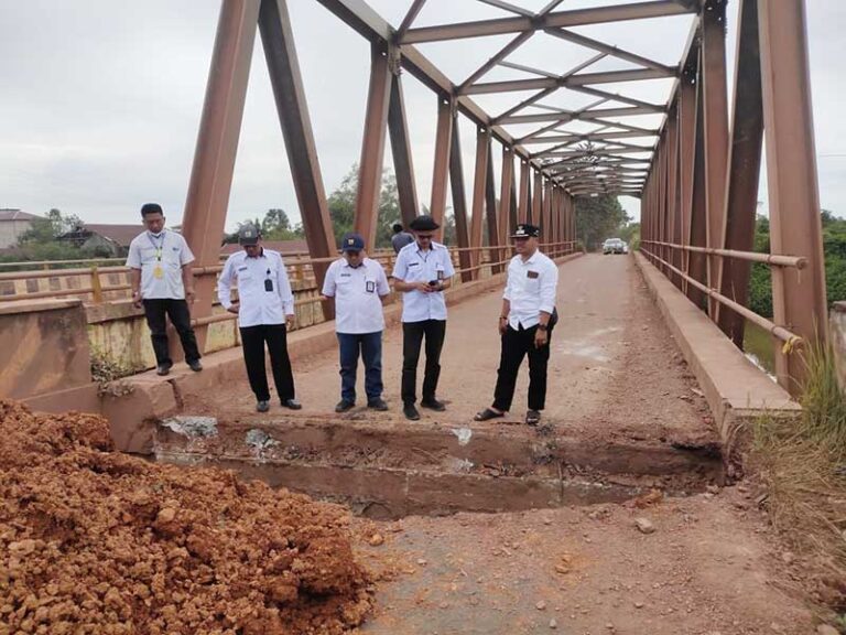 Ujung Jembatan Padas Amblas Radarsampit