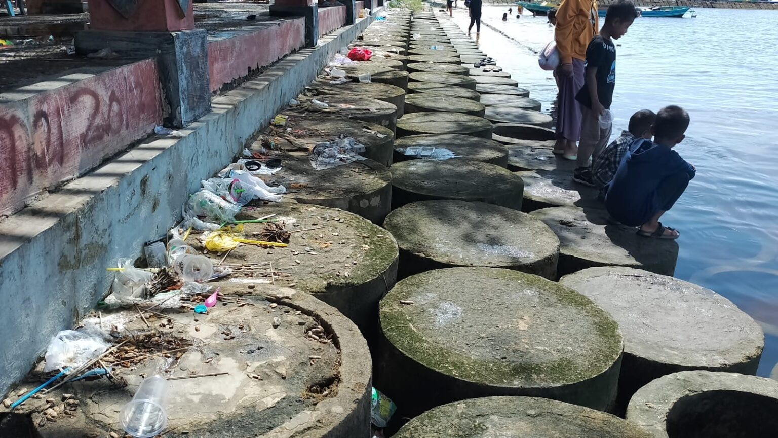 Liburan Berakhir Sampah Membanjiri Kawasan Wisata Pantai RadarSampit