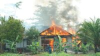 Rumah Hangus Terbakar