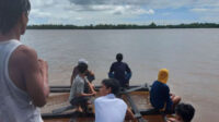 Kelotok Karam di Sungai Kapuas