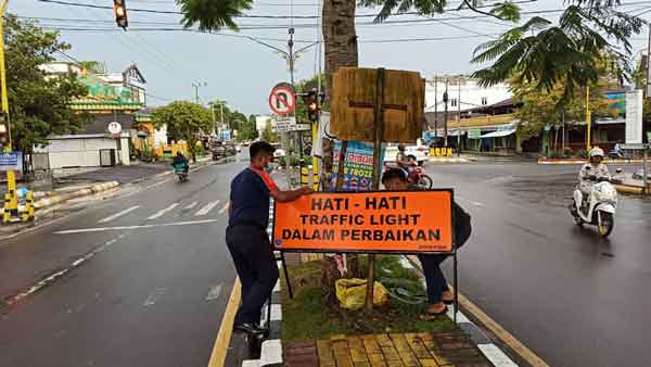 Hati-Hati! Traffic Light Di Jalur Sibuk Ini Rusak - RadarSampit.com