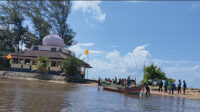 Pantai Ujung Pandaran,Makam Buyut Datu Kalampayan di Pantai Ujung Pandaran,pantai ujung pandaran kalimantan tengah,pantai ujung pandaran kabupaten kotawaringin timur kalimantan tengah,pantai ujung pandaran terbaru,penginapan pantai ujung pandaran,misteri pantai ujung pandaran,radar sampit hari ini,radar sampit hari ini 2022,radar sampit 2022,radar sampit kriminal hari ini