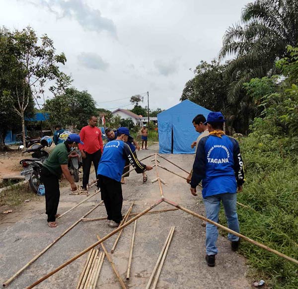 banjir paksa warga daerah ini mengungsi