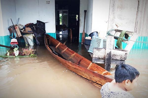 Banjir yang masih melanda sejumlah kecamatan di Kabupaten Kotawaringin Timur