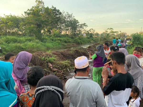 Potongan jenazah misterius menggegerkan warga Jalan Bawi Jahawen Kecamatan Mentawa Baru Ketapang Sampit Senin (22/11)