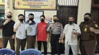 Kejaksaan Negeri Seruyan Kalimantan Tengah menahan Bendahara Desa Tumbang Laku SH setelah ditetapkan sebagai tersangka dugaan korupsi ADD