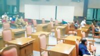 Rapat Paripurna DPRD Kabupaten Kotawaringin Timur (Kotim) menjelang akhir tahun anggaran dihiasi dengan banyaknya kursi kosong