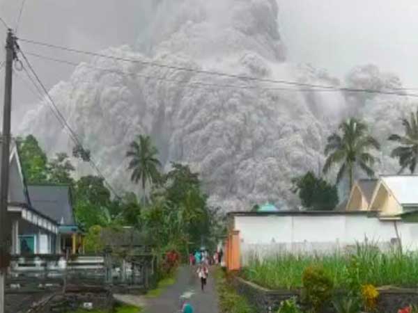 bencana letusan gunung semeru