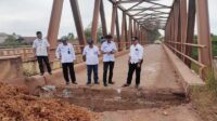 Jembatan Padas Lama di Desa Bajarau Kecamatan Parenggean putus