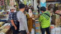 Dinas Perdagangan dan Perindustrian (Disperdagin) Kabupaten Kotawaringin Timur (Kotim) bersama jajaran Polres Kotim melakukan operasi pasar