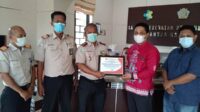 Persatuan Wartawan Indonesia (PWI) Kalteng memberikan penghargaan pada Kantor Kesehatan Pelabuhan (KKP) Kelas III Palangka Raya