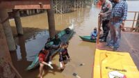 Sesosok tubuh  tak bernyawa mengambang di air ditemukan warga di DAS Kahayan