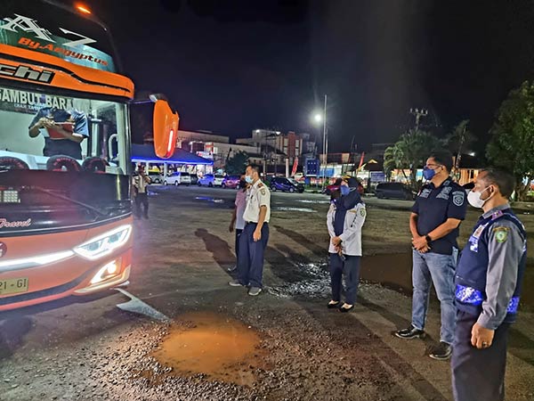 Tepat H-7 Lebaran 1443 seluruh bus angkutan penumpang dilakukan pemeriksaan ramp check di Terminal Patih Rumbih