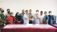 PT Wana Yasa Kahuripan Indonesia (WYKI) menyerahkan sisa hasil kebun (SHK) plasma Koperasi Cempaga Perkasa