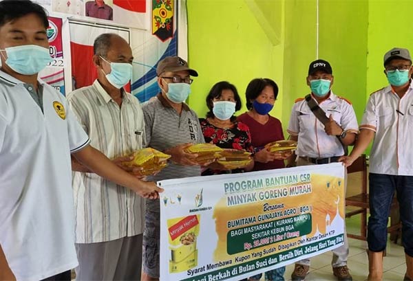 PT Bumitama Gunajaya Agro (BGA) Group menggelar pasar murah minyak goreng di Desa Pundu
