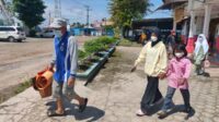 Mereka berusaha bertahan hidup di pelabuhan