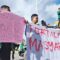 AKSI DAMAI: Puluhan mahasiswa dari Gerakan Mahasiswa Rakyat (Gesmara) Kalteng menggelar aksi unjuk rasa di Kantor DPRD Kalteng, Senin (4/6). (DODI/RADAR SAMPIT)