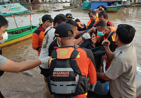 evakuasi korban tenggelam