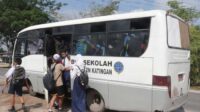 bus sekolah