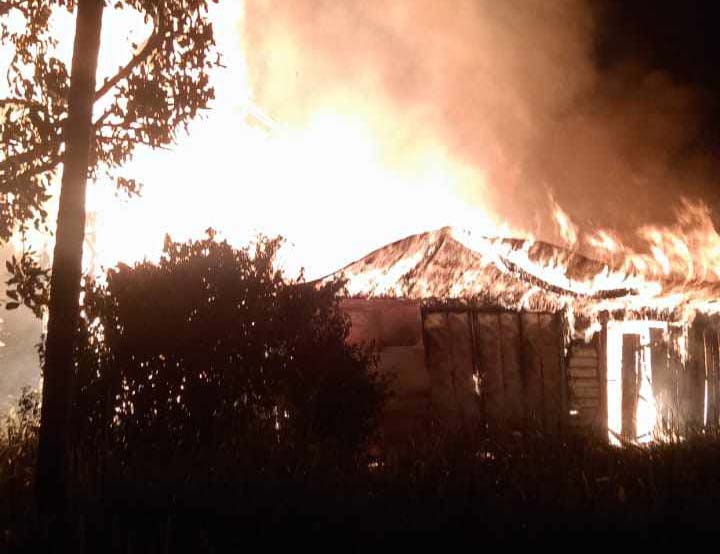 rumah terbakar