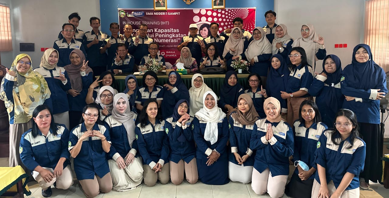 SMA N 1 Sampit Gelar In House Training