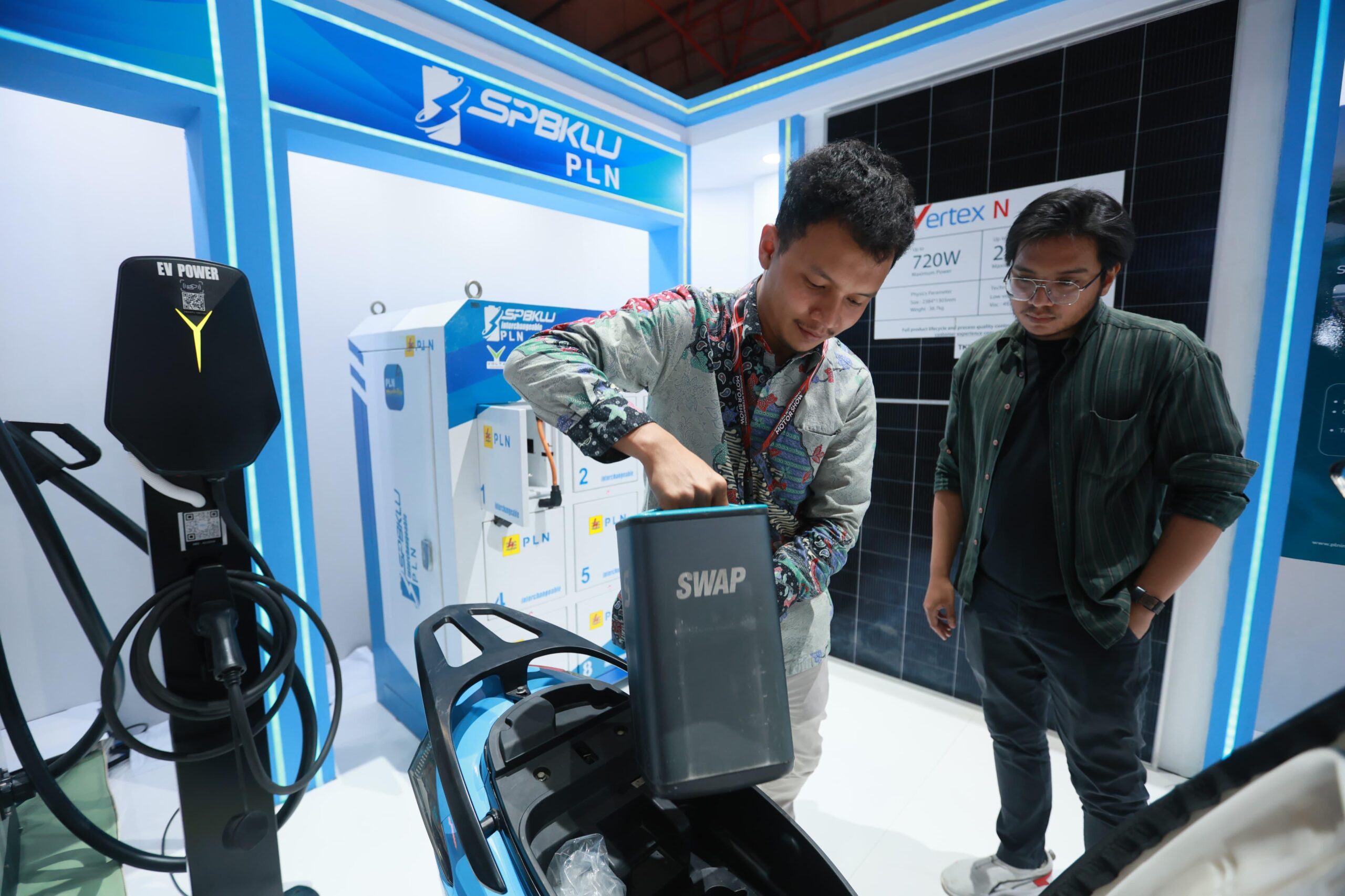 Kembali Hadir di IIMS 2025, PLN Dorong Green Future Kendaraan Listrik di Indonesia